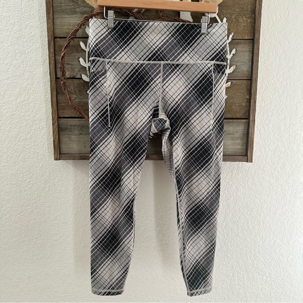 Athleta Salutation Stash textured tights‎ 25” black plaid ladies size XL